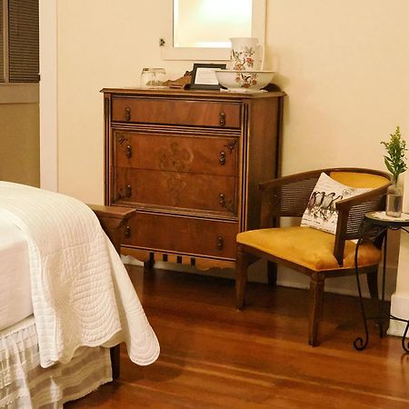 Lady Geneva Bed & Breakfast Medford Bagian luar foto