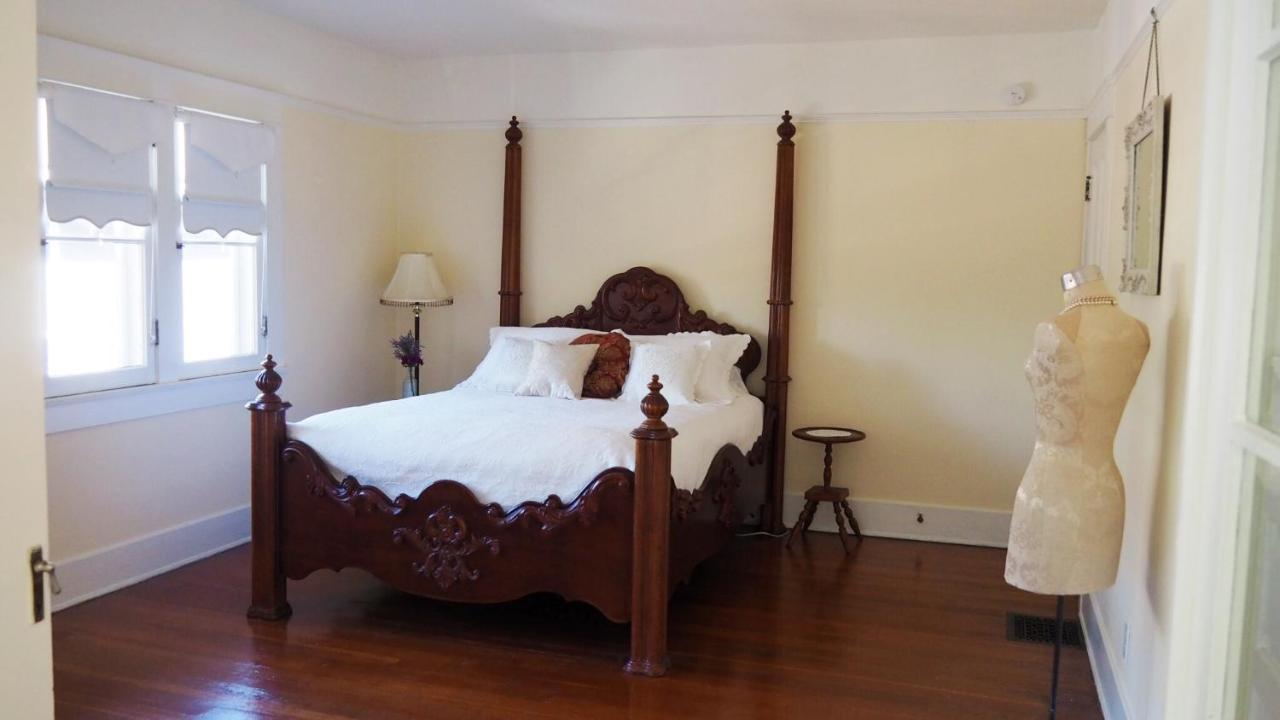 Lady Geneva Bed & Breakfast Bed & Breakfast Medford Bagian luar foto