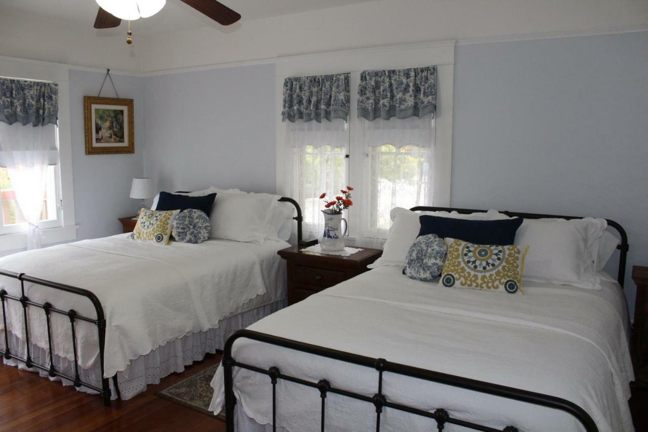 Lady Geneva Bed & Breakfast Medford Bagian luar foto