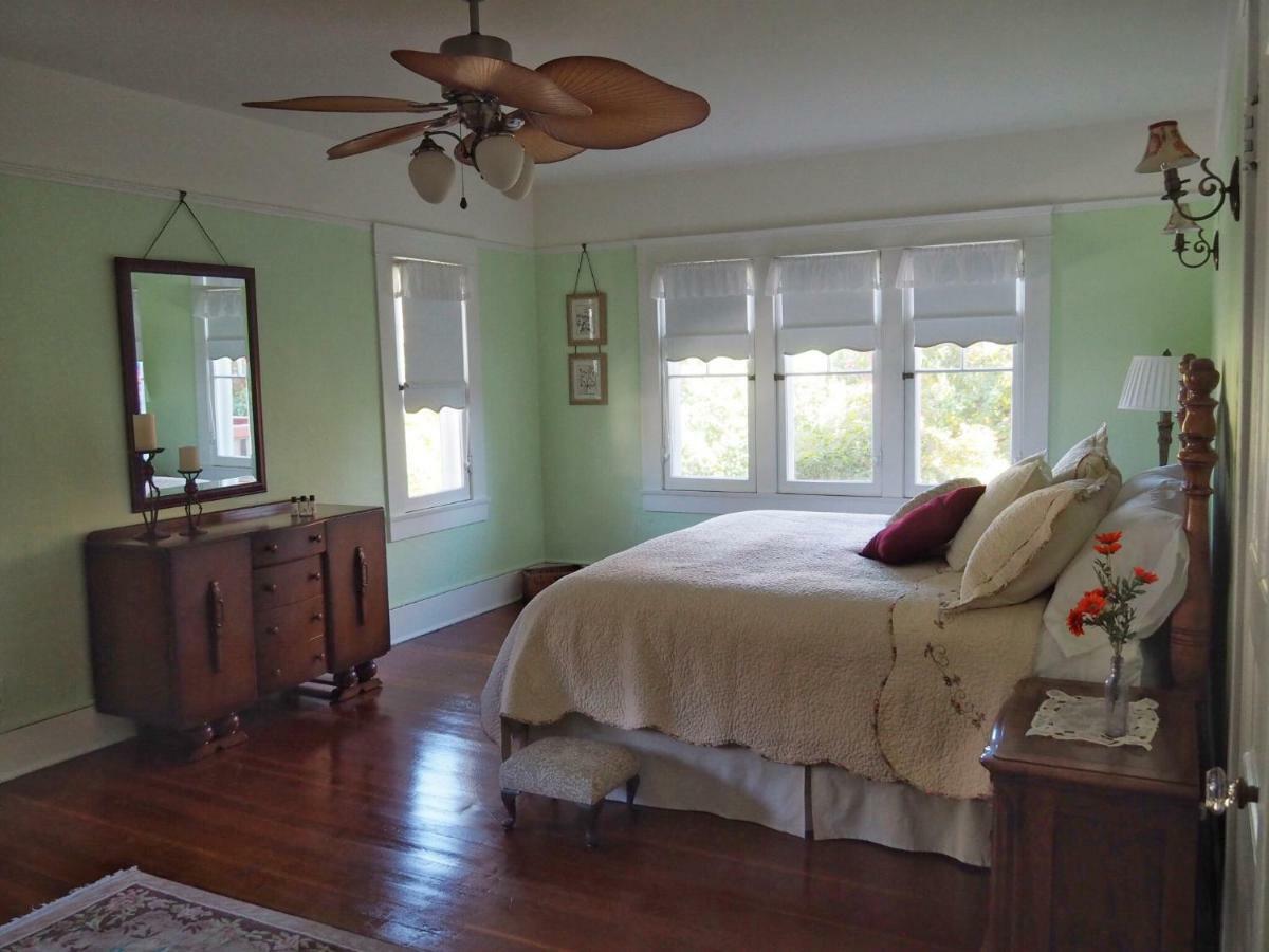 Lady Geneva Bed & Breakfast Medford Bagian luar foto